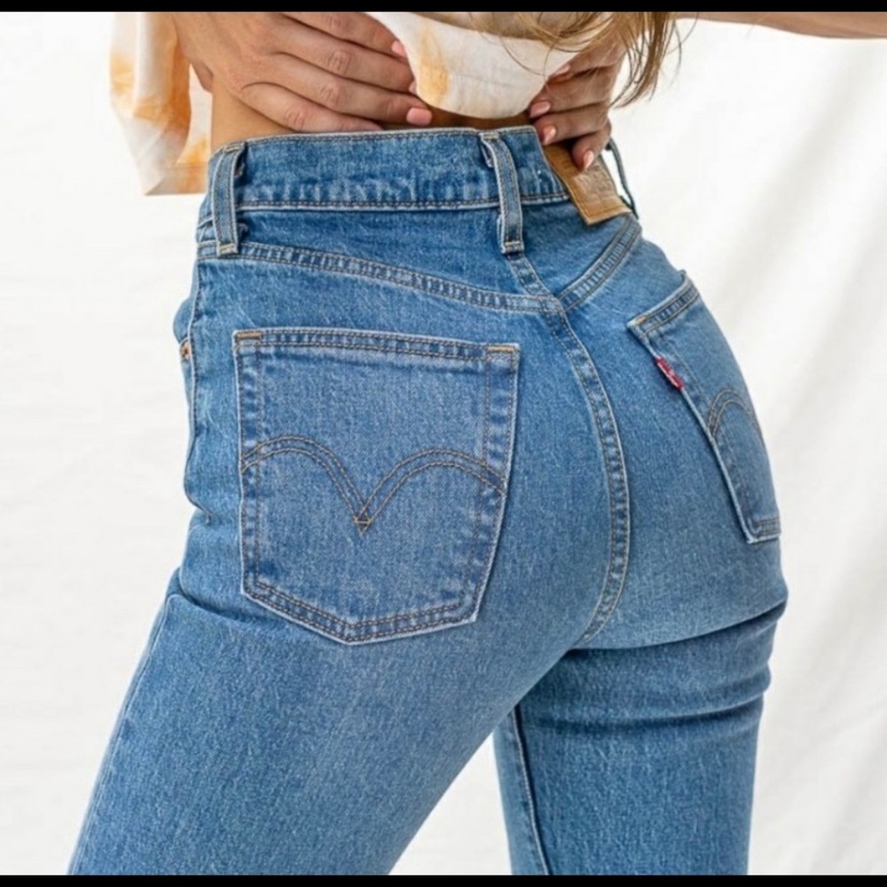 NWT Levi’s Ribcage Flare